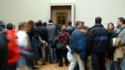 Crowds gawping at La Giaconda